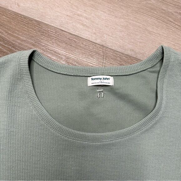 Tommy John Scoop Neck Sage Green Waffle Knit Short Sleeve Shirt - Picture 4 of 4